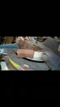 آموزش ساخت میز ساده با چوب‌های دورریختنی و پالت در پروژه DIY