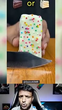 مقایسه کیک شکلاتی و کیک معمولی در هنر مینیاتوری چوبی