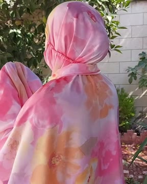 💫چادر نماز کیسه ای 

💫قد ۲ متر دوخته شده تا موقع سجده و رکوع پشت پا معلوم نباشه😍 

💫قیمت با احترام : ۵۷۰ تومان 

💫پارچه کدری کمی آبرفت داره ولی قد بلند چادر باعث میشه آبرفتش تاثیری رو قد نداشته باشه😘 