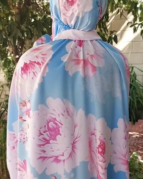 . ورق بزنید و از رنگاش لذت ببرین😍 💫چادر نماز کیسه ای 💫قد ۲ متر دوخته شده تا موقع سجده و رکوع پشت پا معلوم نباشه😍 💫قیمت با احترام : ۵۷۰ تومان 💫پارچه کدری کمی آبرفت داره ولی قد بلند چادر باعث می