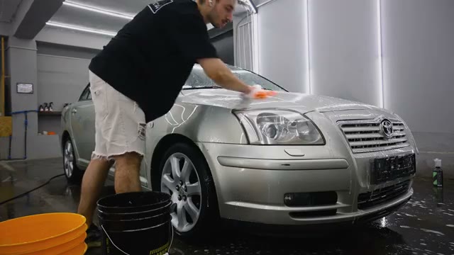 نظافت و دیتیلینگ عمیق داخل خودروی Toyota Avensis توسط Andronic Detailing