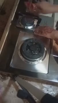 ویدیو آرامشبخش تمیز کردن اجاق گاز با صداهای طبیعی ASMR در Cook Sound Plate