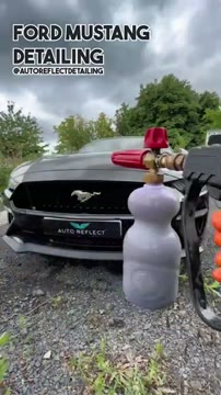 شستشو و دیتیلینگ حرفه‌ای Ford Mustang با صدای آرامش‌بخش ASMR