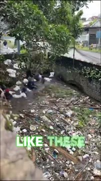 ویدیو رضایتبخش از پاکسازی رودخانه؛ تماشای تمیز شدن طبیعت