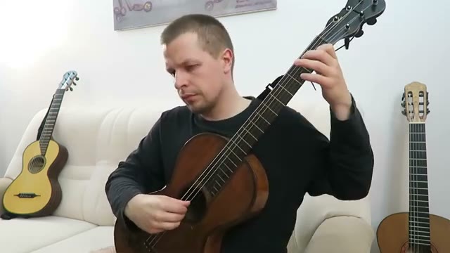 اجرای قطعه Minuet in D minor اثر J. S. Bach با گیتار تاریخی Johann Georg Stauffer