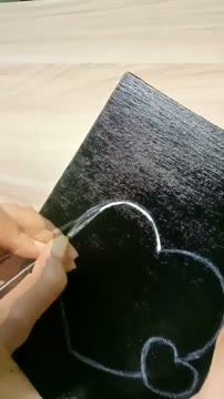 آموزش نقاشی نئونی درخشان روی بوم؛ یک تکنیک ساده و جذاب