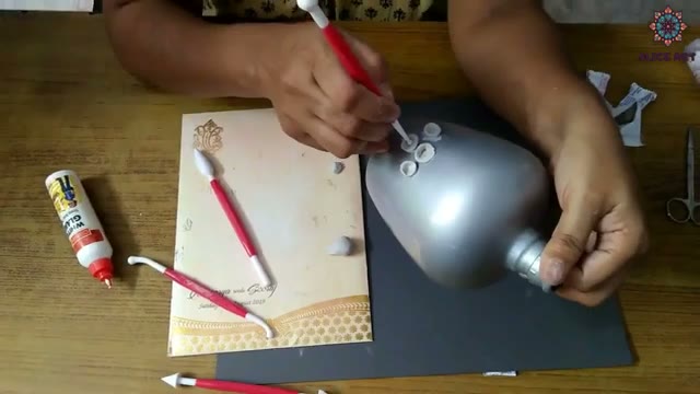 آموزش تزیین بطری شیشه‌ای با خمیر مجسمه‌سازی و رنگ‌آمیزی ساده