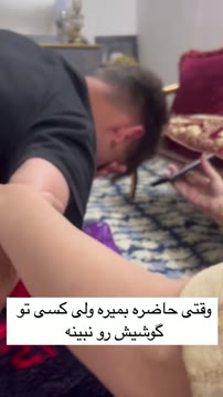 داداشم حاضره بمیره ولی کسی داخل گوشیشو‌نبینه کسی میشناسی اینجوری باشه تگش کن😂🤣. #داداش #گوشی #شوخی #طنز