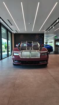 بررسی Rolls-Royce Spectre مدل 2025 با رنگ خاص Morganite