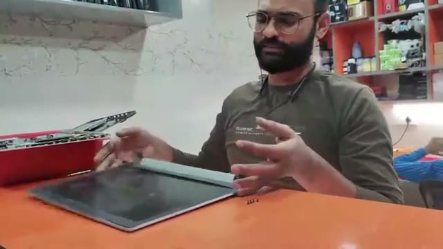 آموزش تعویض صفحه نمایش لپتاپ Lenovo Ideapad 330 و بررسی هزینهها
