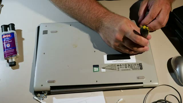 آموزش تعمیر لولای لپتاپ Lenovo IdeaPad 120S توسط Jody Bruchon