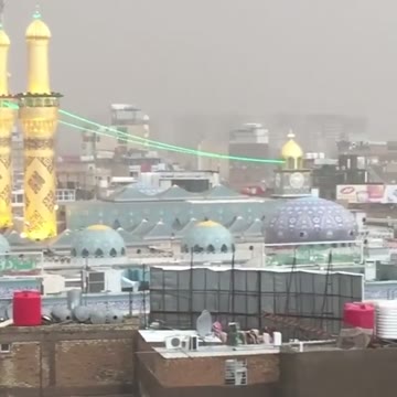 .
تو که در کوچه راه افتادی
همه جا غیر کربلا بودی!
با توام آی حضرت باران
ظهر روز دهم کجا بودی؟
.
.
🔺🌧 باران زیبا در کربلای معلی - امروز